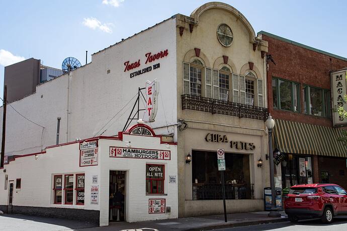 Texas-Tavern-Downtown-Roanoke-Virginia-Restaurant-custom_694E6CE0-CB1F-8586-2900909B0D6D256D-694e6b82e3a25d1_694e7a5f-01e6-15aa-4b9a0649cbbcc3be