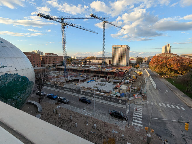 PXL_20251122_210920131